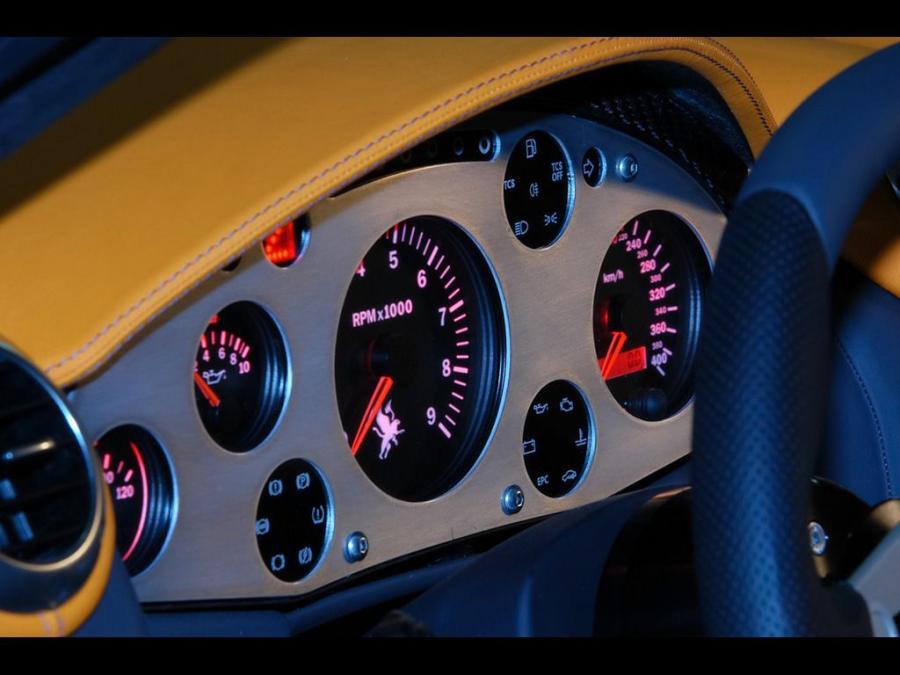 Панель приборов Gumpert Apollo 2006 года  (фото 10 из 23)